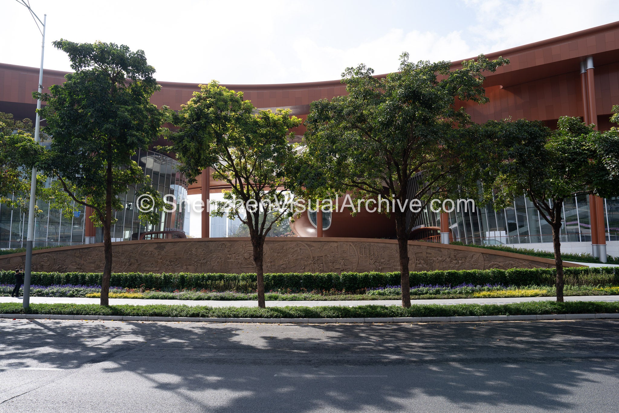 Urban Greenery: Longgang Art Center Through the Trees (SVA-26-0017)