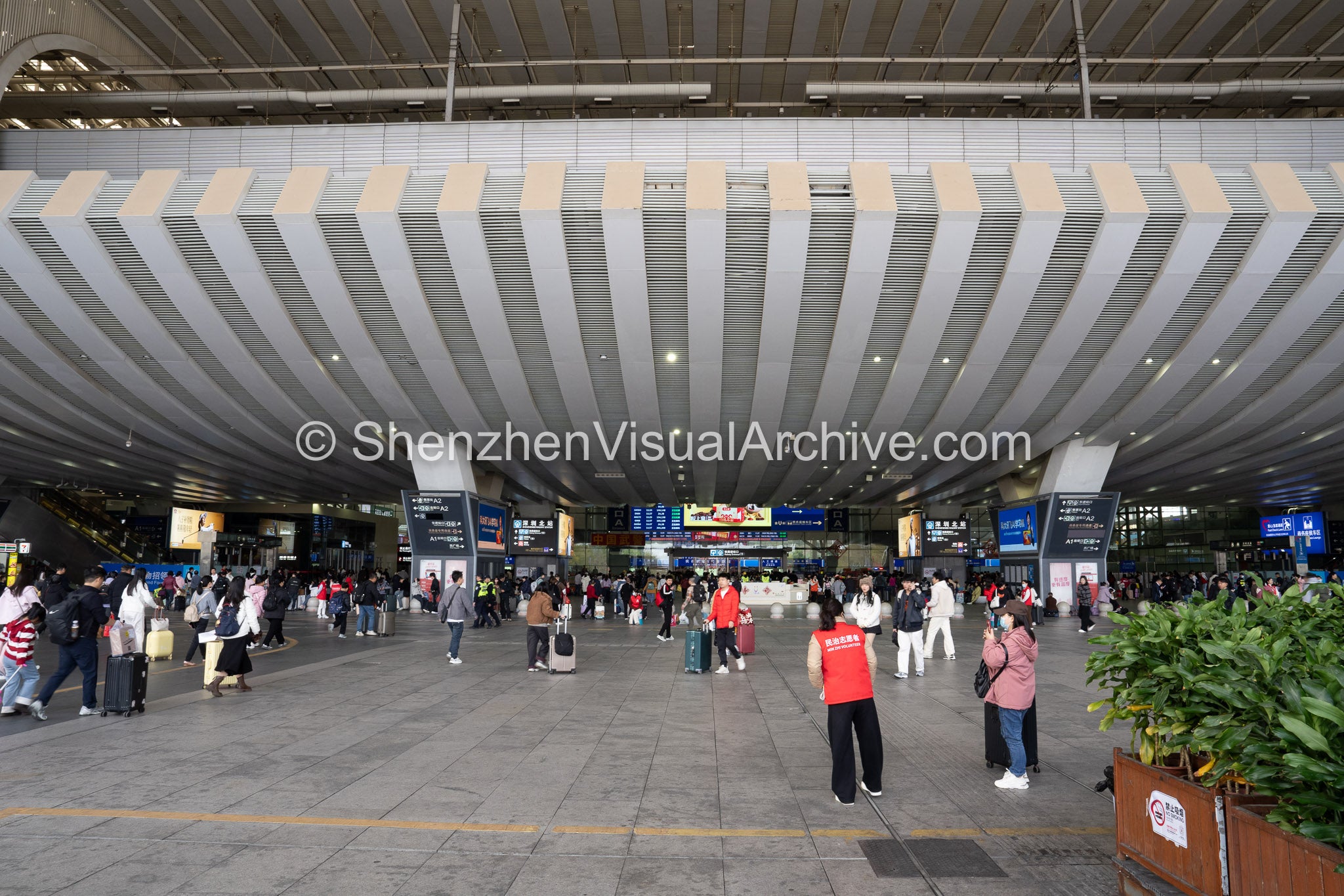 The Transit Flow: Shenzhenbei Railway Station 深圳北站 Main Entrance (SVA-26-0036)