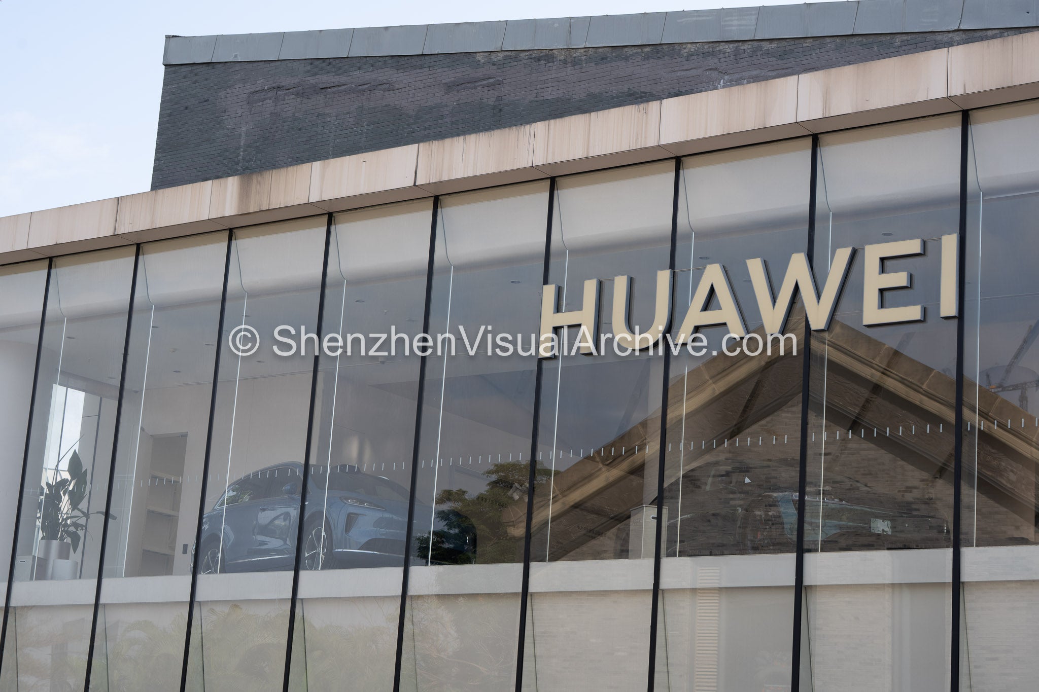 Huawei Showroom Exterior: Corporate Architecture and Smart Mobility Display (SVA-26-0042)