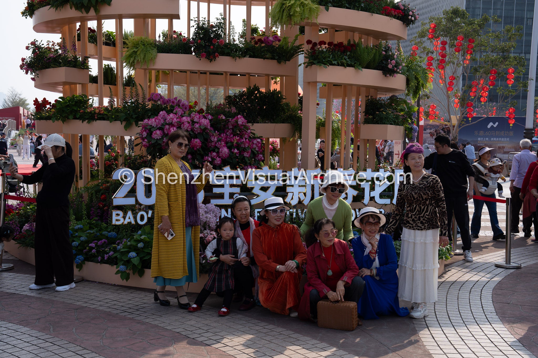 Fashionable Seniors Posing at the 2026 Bao'an Spring Festival Flower Fair (SVA-26-0051)