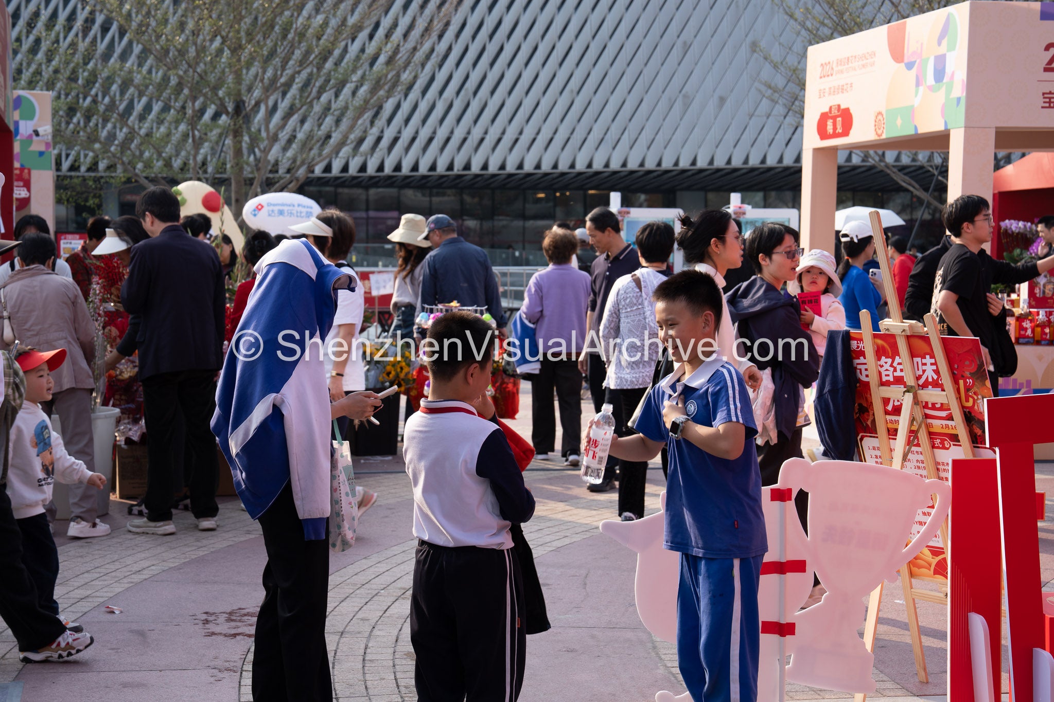 Youth Interaction: Students at the 2026 Bao'an Spring Festival Flower Fair (SVA-26-0068)