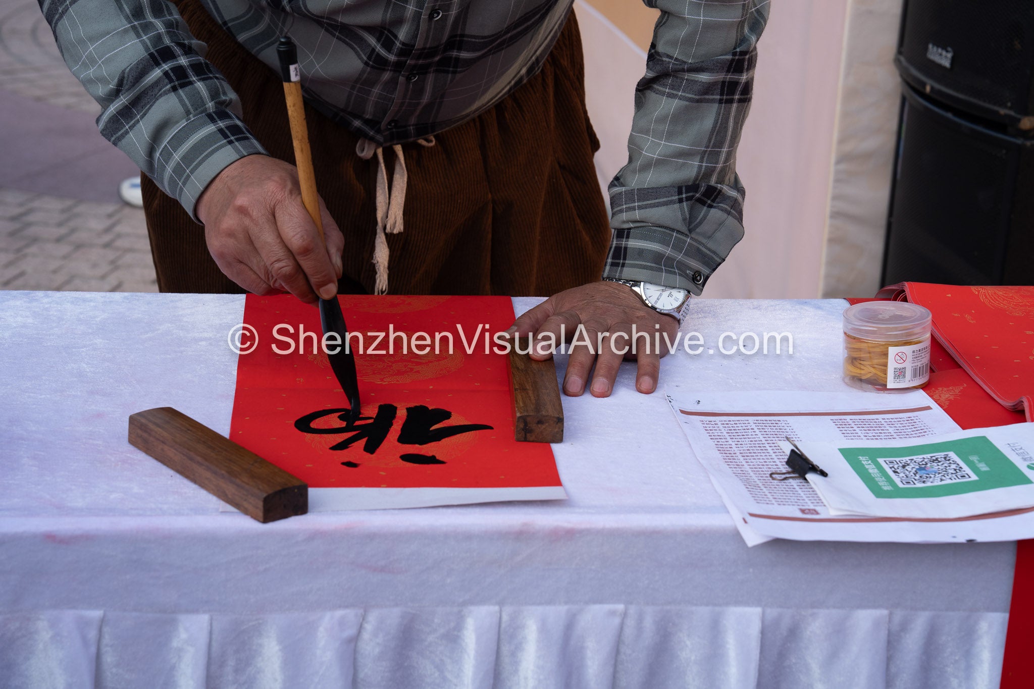 Auspicious Blessings: Calligrapher Writing Fu Characters at the 2026 Bao'an Flower Fair (SVA-26-0076)