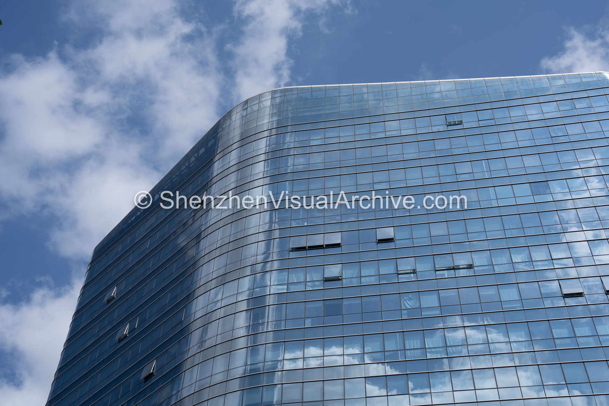 Architectural Zenith: Upper Crown and Curved Corner of Nanshan iPark Tower (SVA-26-0154)