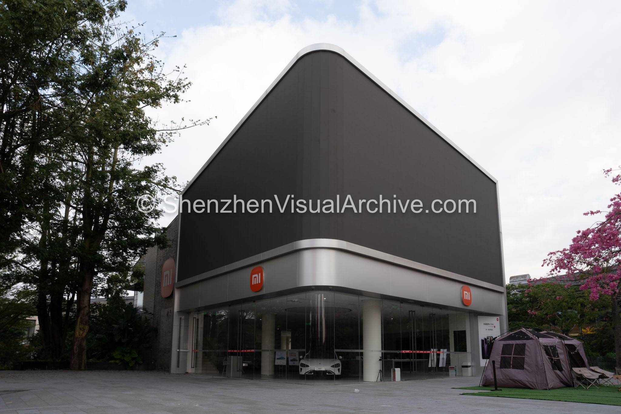 High-Tech Horizon: Xiaomi Flagship Storefront and Curved LED Screen at OCT Harbour (SVA-26-0169)