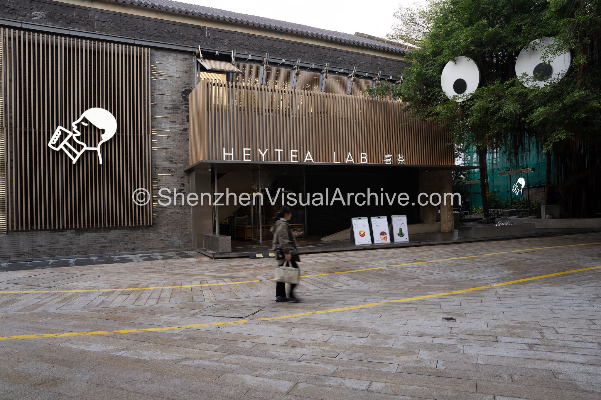 Retail Pop-Art: HEYTEA LAB Flagship Exterior and Tree Eyes Installation at OCT Harbour (SVA-26-0174)